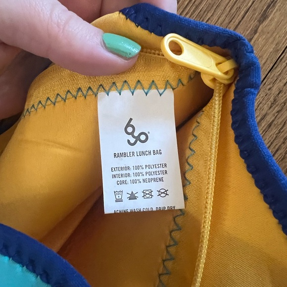 Byo lunch bag neoprene. See pics for stains and marks - not attempted cleaning - Picture 6 of 6